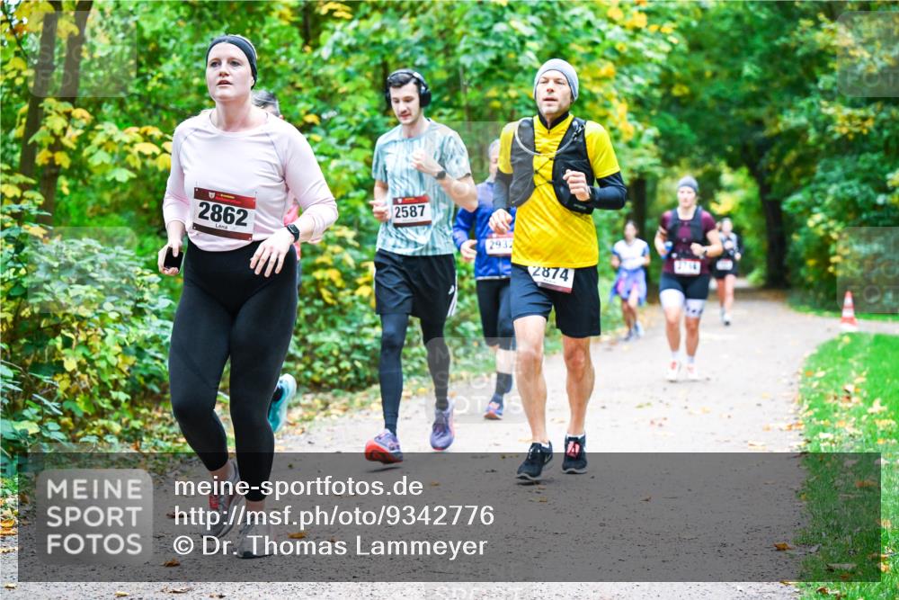 12.10.2025 - Bramfelder Halbmarathon 2025 Dr. Thomas Lammeyer http://msf.ph/oto/9342776 12.10.2025 09:55:55 Laufen 2862, 2587, 2932, 2874 meine-sportfotos.de