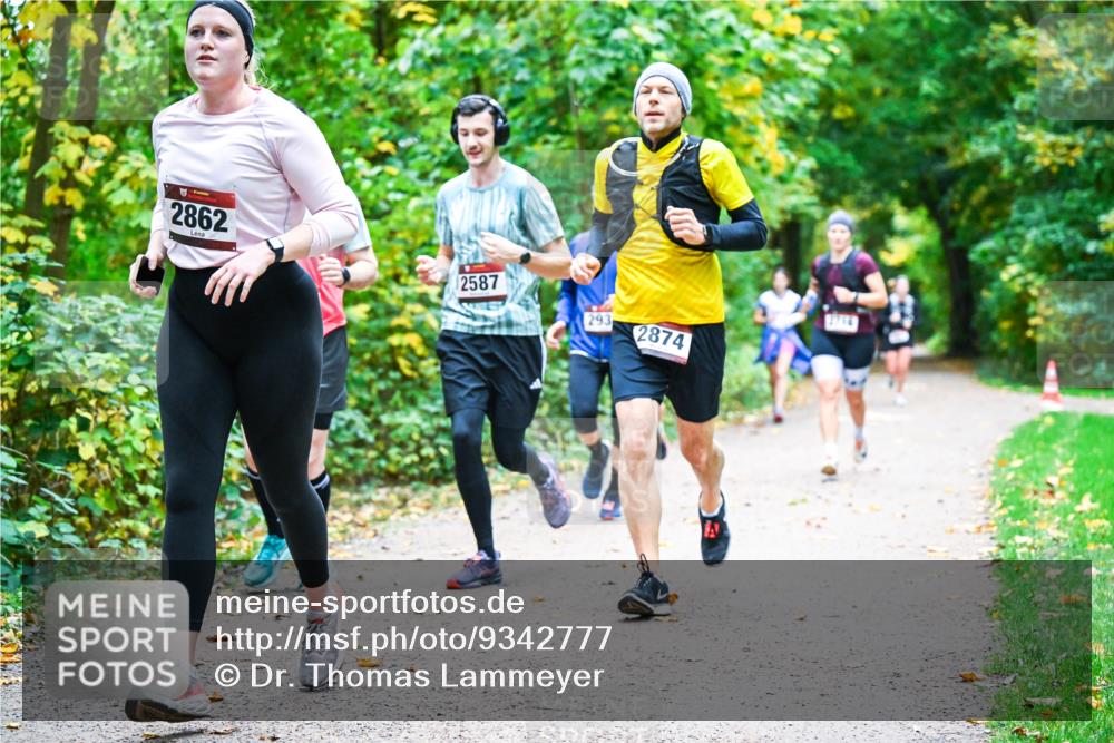 12.10.2025 - Bramfelder Halbmarathon 2025 Dr. Thomas Lammeyer http://msf.ph/oto/9342777 12.10.2025 09:55:55 Laufen 2862, 2587, 293, 2874 meine-sportfotos.de