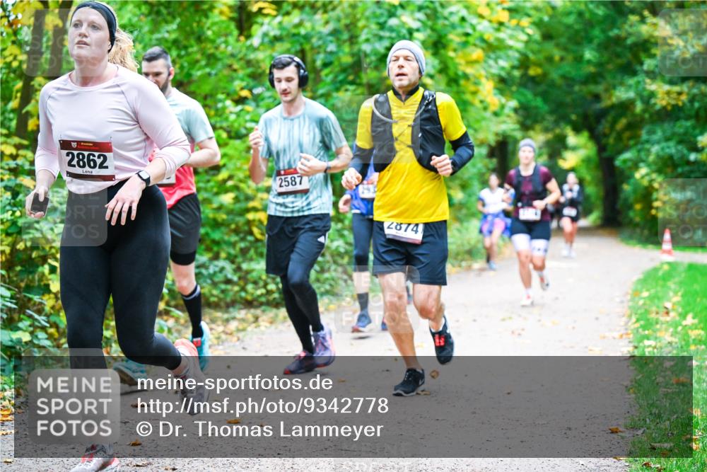 12.10.2025 - Bramfelder Halbmarathon 2025 Dr. Thomas Lammeyer http://msf.ph/oto/9342778 12.10.2025 09:55:56 Laufen 2862, 2587, 2874 meine-sportfotos.de