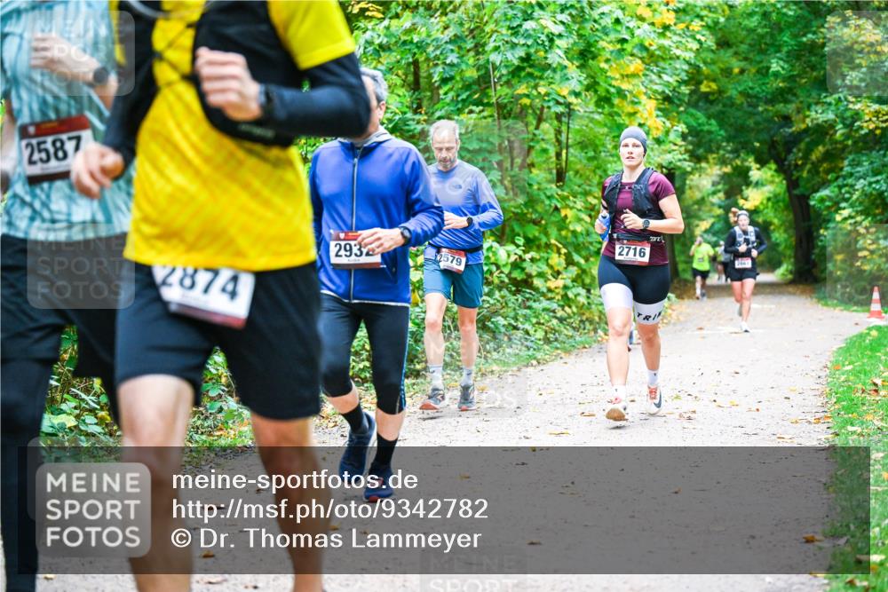 12.10.2025 - Bramfelder Halbmarathon 2025 Dr. Thomas Lammeyer http://msf.ph/oto/9342782 12.10.2025 09:55:57 Laufen 2587, 2874, 2932, 2579, 2716, 2661 meine-sportfotos.de