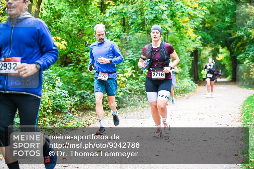 12.10.2025 - Bramfelder Halbmarathon 2025 Dr. Thomas Lammeyer http://msf.ph/oto/9342786 12.10.2025 09:55:58 Laufen 2932, 579, 2716, 2 meine-sportfotos.de