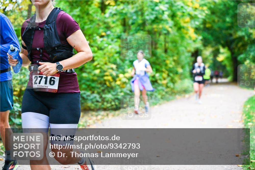 12.10.2025 - Bramfelder Halbmarathon 2025 Dr. Thomas Lammeyer http://msf.ph/oto/9342793 12.10.2025 09:55:59 Laufen 2716 meine-sportfotos.de