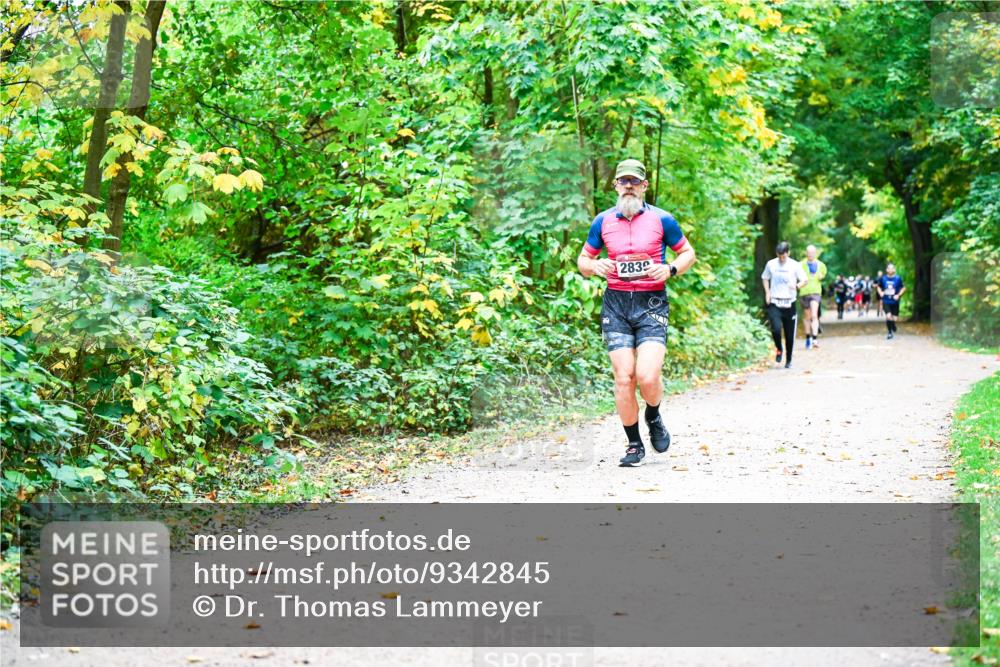 12.10.2025 - Bramfelder Halbmarathon 2025 Dr. Thomas Lammeyer http://msf.ph/oto/9342845 12.10.2025 09:56:15 Laufen 2832 meine-sportfotos.de
