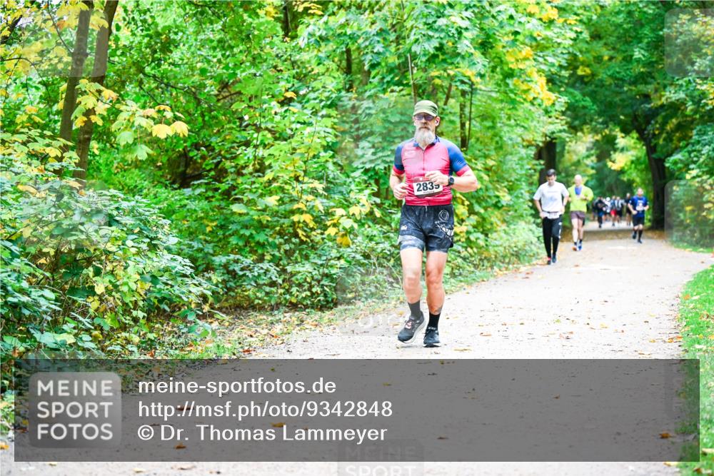 12.10.2025 - Bramfelder Halbmarathon 2025 Dr. Thomas Lammeyer http://msf.ph/oto/9342848 12.10.2025 09:56:15 Laufen 2835 meine-sportfotos.de