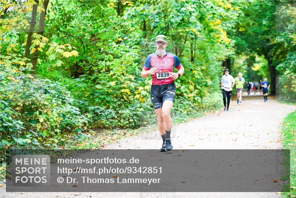 12.10.2025 - Bramfelder Halbmarathon 2025 Dr. Thomas Lammeyer http://msf.ph/oto/9342851 12.10.2025 09:56:16 Laufen 2839 meine-sportfotos.de