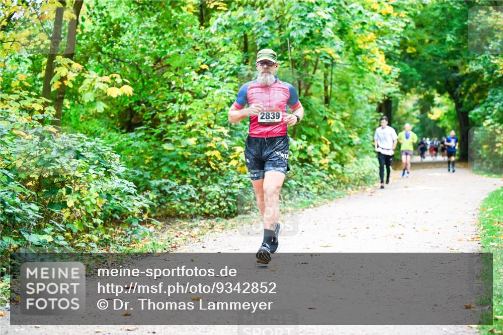 12.10.2025 - Bramfelder Halbmarathon 2025 Dr. Thomas Lammeyer http://msf.ph/oto/9342852 12.10.2025 09:56:16 Laufen 2839 meine-sportfotos.de
