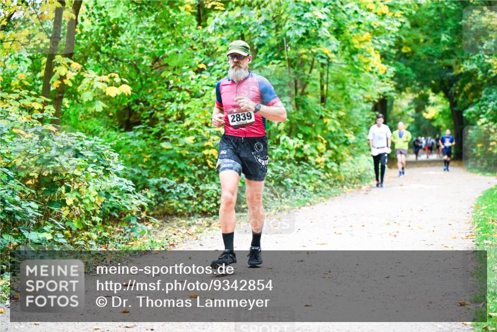 12.10.2025 - Bramfelder Halbmarathon 2025 Dr. Thomas Lammeyer http://msf.ph/oto/9342854 12.10.2025 09:56:16 Laufen 2839 meine-sportfotos.de