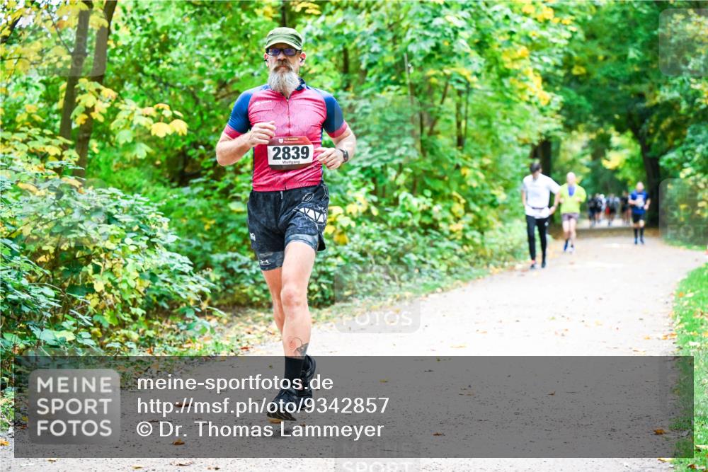 12.10.2025 - Bramfelder Halbmarathon 2025 Dr. Thomas Lammeyer http://msf.ph/oto/9342857 12.10.2025 09:56:16 Laufen 2839 meine-sportfotos.de