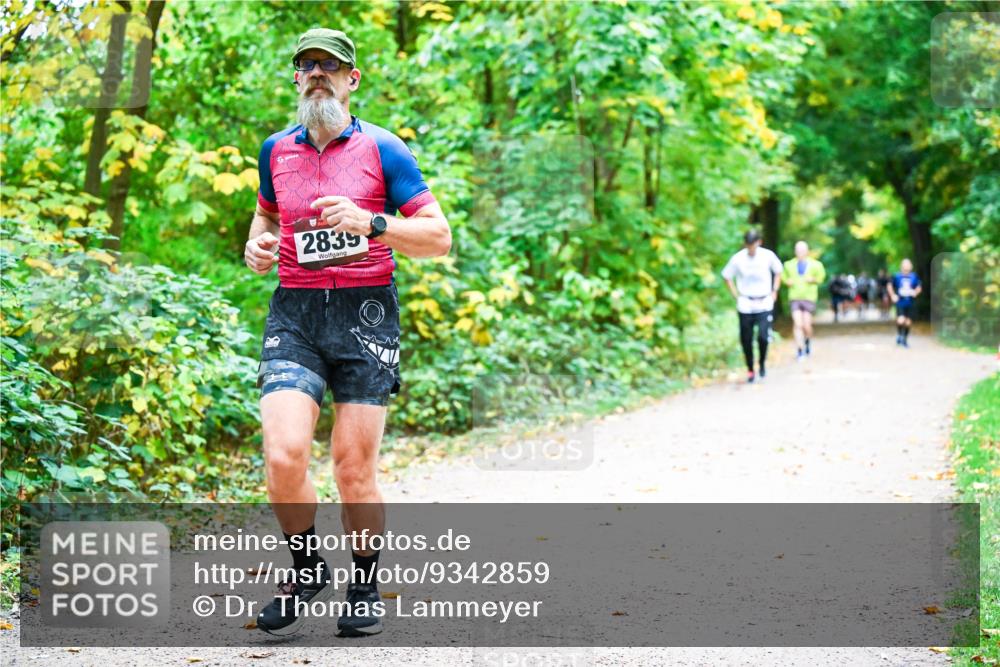 12.10.2025 - Bramfelder Halbmarathon 2025 Dr. Thomas Lammeyer http://msf.ph/oto/9342859 12.10.2025 09:56:17 Laufen 2839 meine-sportfotos.de