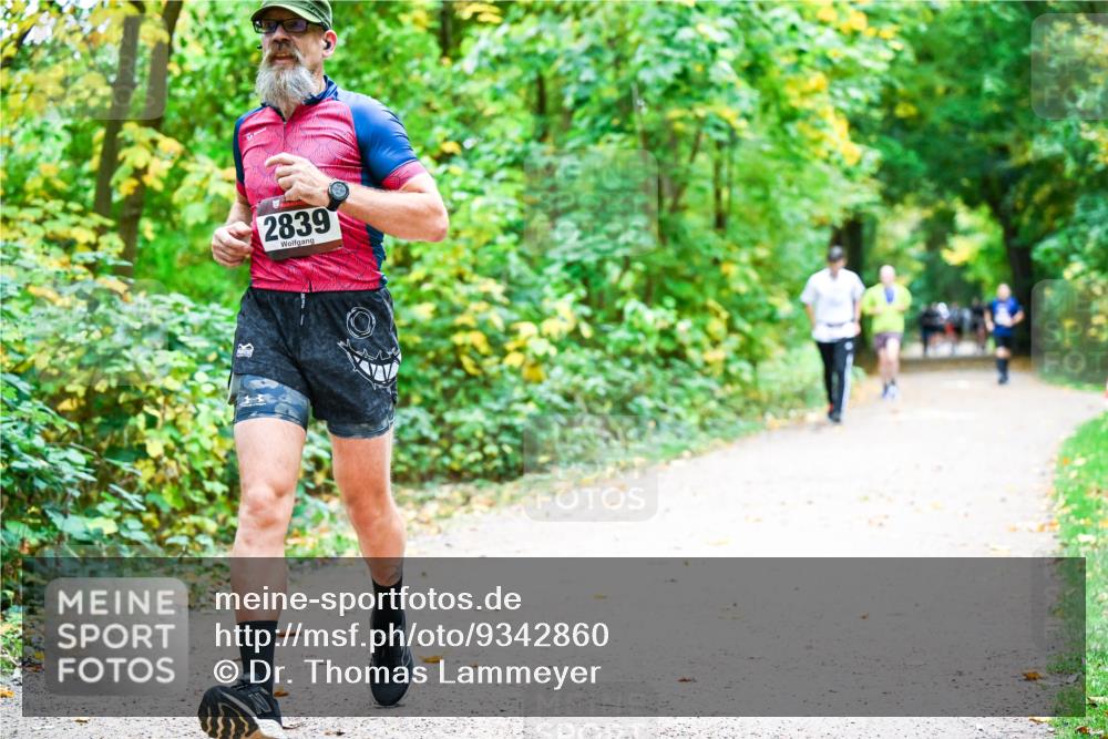 12.10.2025 - Bramfelder Halbmarathon 2025 Dr. Thomas Lammeyer http://msf.ph/oto/9342860 12.10.2025 09:56:17 Laufen 2839 meine-sportfotos.de