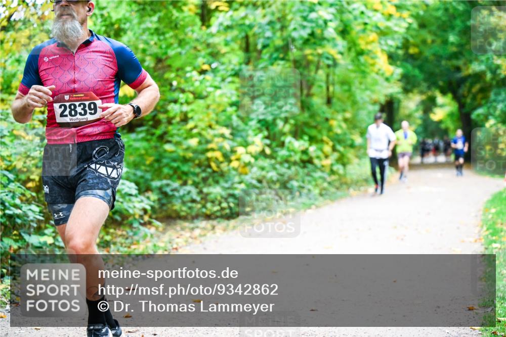 12.10.2025 - Bramfelder Halbmarathon 2025 Dr. Thomas Lammeyer http://msf.ph/oto/9342862 12.10.2025 09:56:17 Laufen 34, 2839 meine-sportfotos.de