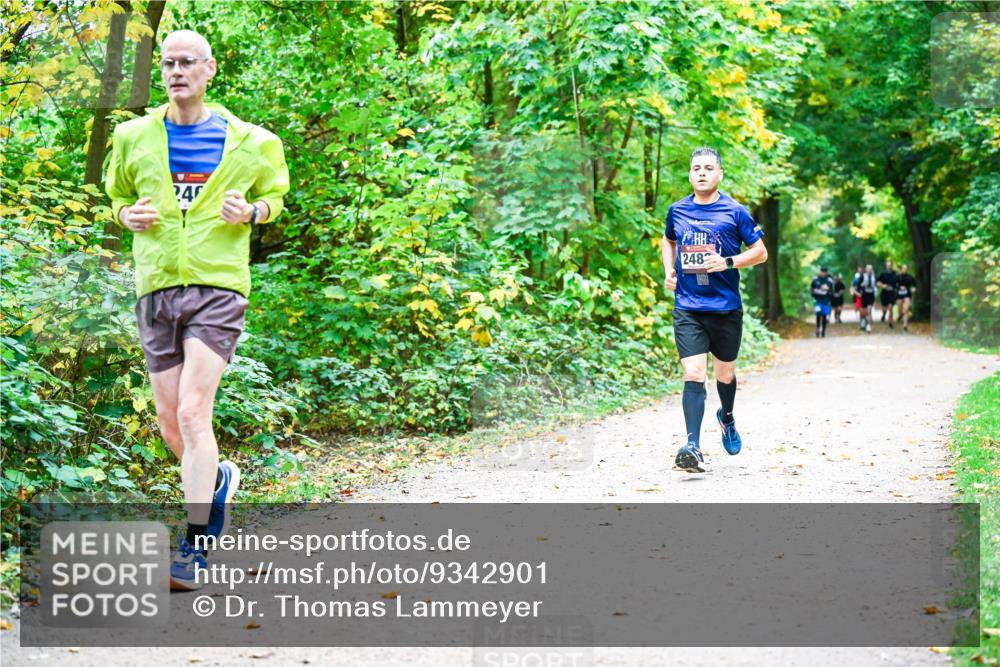 12.10.2025 - Bramfelder Halbmarathon 2025 Dr. Thomas Lammeyer http://msf.ph/oto/9342901 12.10.2025 09:56:26 Laufen 246, 248 meine-sportfotos.de