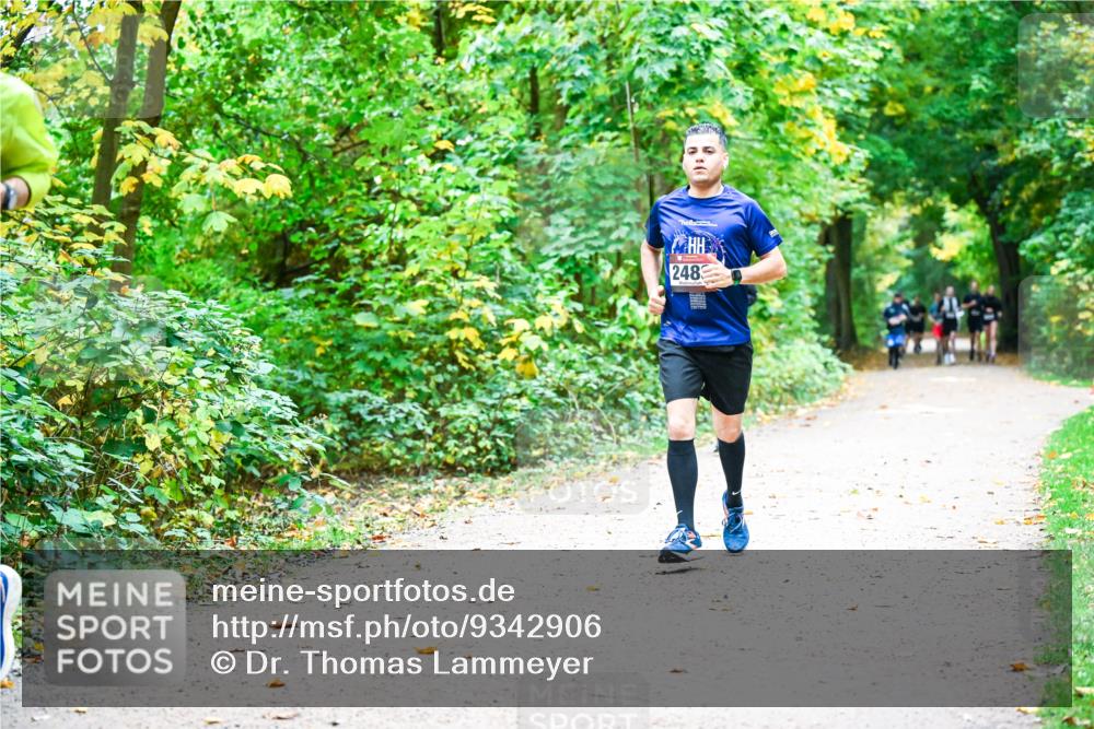 12.10.2025 - Bramfelder Halbmarathon 2025 Dr. Thomas Lammeyer http://msf.ph/oto/9342906 12.10.2025 09:56:27 Laufen 2483 meine-sportfotos.de