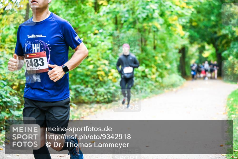 12.10.2025 - Bramfelder Halbmarathon 2025 Dr. Thomas Lammeyer http://msf.ph/oto/9342918 12.10.2025 09:56:28 Laufen 2483 meine-sportfotos.de