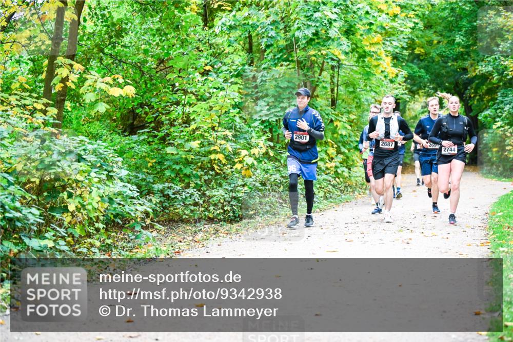 12.10.2025 - Bramfelder Halbmarathon 2025 Dr. Thomas Lammeyer http://msf.ph/oto/9342938 12.10.2025 09:56:40 Laufen 2901, 2687, 269, 2744 meine-sportfotos.de
