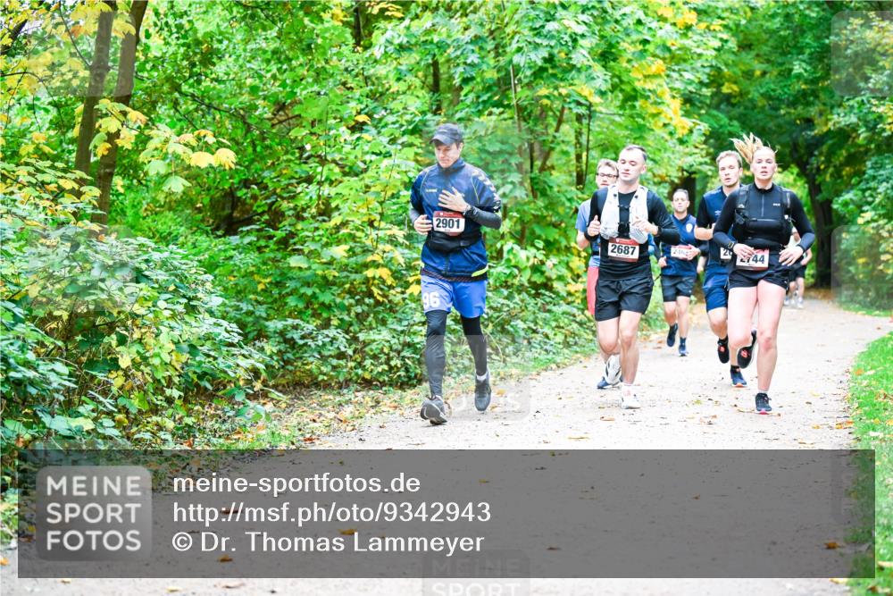 12.10.2025 - Bramfelder Halbmarathon 2025 Dr. Thomas Lammeyer http://msf.ph/oto/9342943 12.10.2025 09:56:40 Laufen 2901, 2687, 24, 20, 744 meine-sportfotos.de