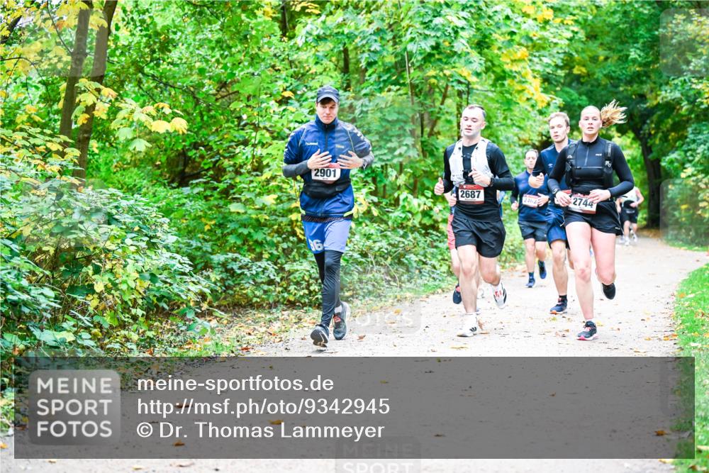 12.10.2025 - Bramfelder Halbmarathon 2025 Dr. Thomas Lammeyer http://msf.ph/oto/9342945 12.10.2025 09:56:41 Laufen 2901, 2687, 2462, 2744 meine-sportfotos.de