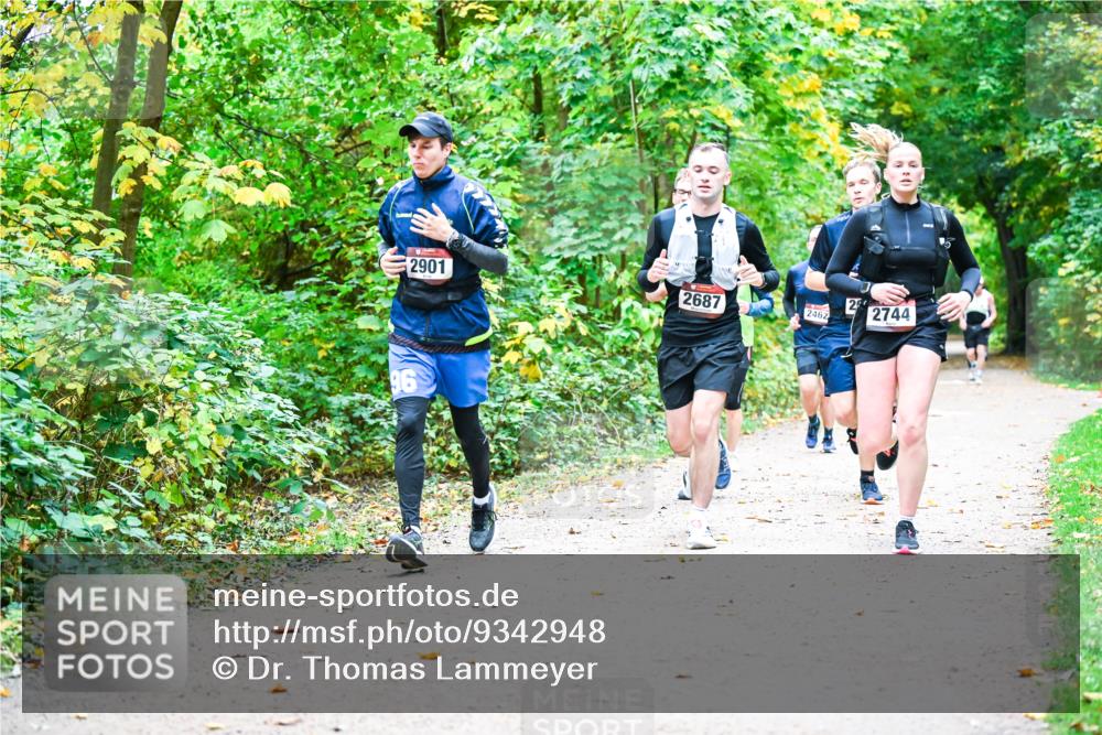 12.10.2025 - Bramfelder Halbmarathon 2025 Dr. Thomas Lammeyer http://msf.ph/oto/9342948 12.10.2025 09:56:41 Laufen 2901, 2687, 2462, 2744, 96 meine-sportfotos.de