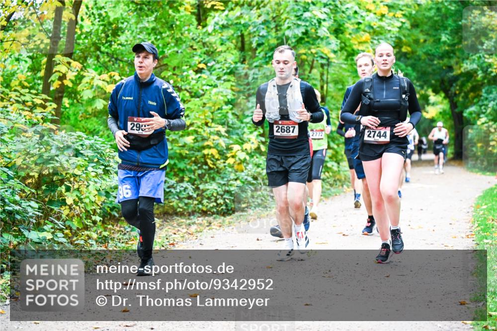12.10.2025 - Bramfelder Halbmarathon 2025 Dr. Thomas Lammeyer http://msf.ph/oto/9342952 12.10.2025 09:56:42 Laufen 2687, 29, 96, 2772, 2744 meine-sportfotos.de