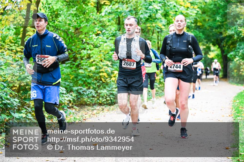 12.10.2025 - Bramfelder Halbmarathon 2025 Dr. Thomas Lammeyer http://msf.ph/oto/9342954 12.10.2025 09:56:42 Laufen 16, 290, 2687, 2772, 2744 meine-sportfotos.de