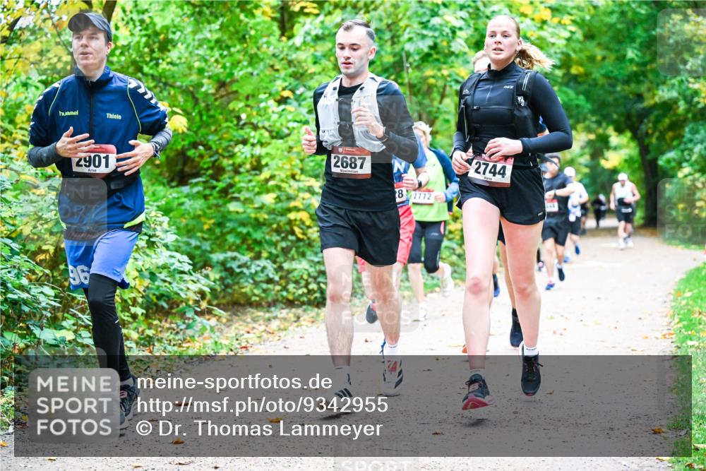 12.10.2025 - Bramfelder Halbmarathon 2025 Dr. Thomas Lammeyer http://msf.ph/oto/9342955 12.10.2025 09:56:42 Laufen 2901, 2687, 8, 2772, 2744 meine-sportfotos.de
