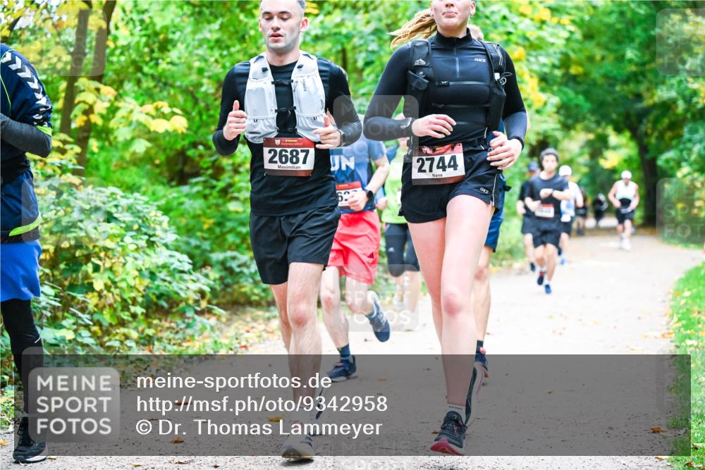 12.10.2025 - Bramfelder Halbmarathon 2025 Dr. Thomas Lammeyer http://msf.ph/oto/9342958 12.10.2025 09:56:43 Laufen 24, 2687, 2744 meine-sportfotos.de