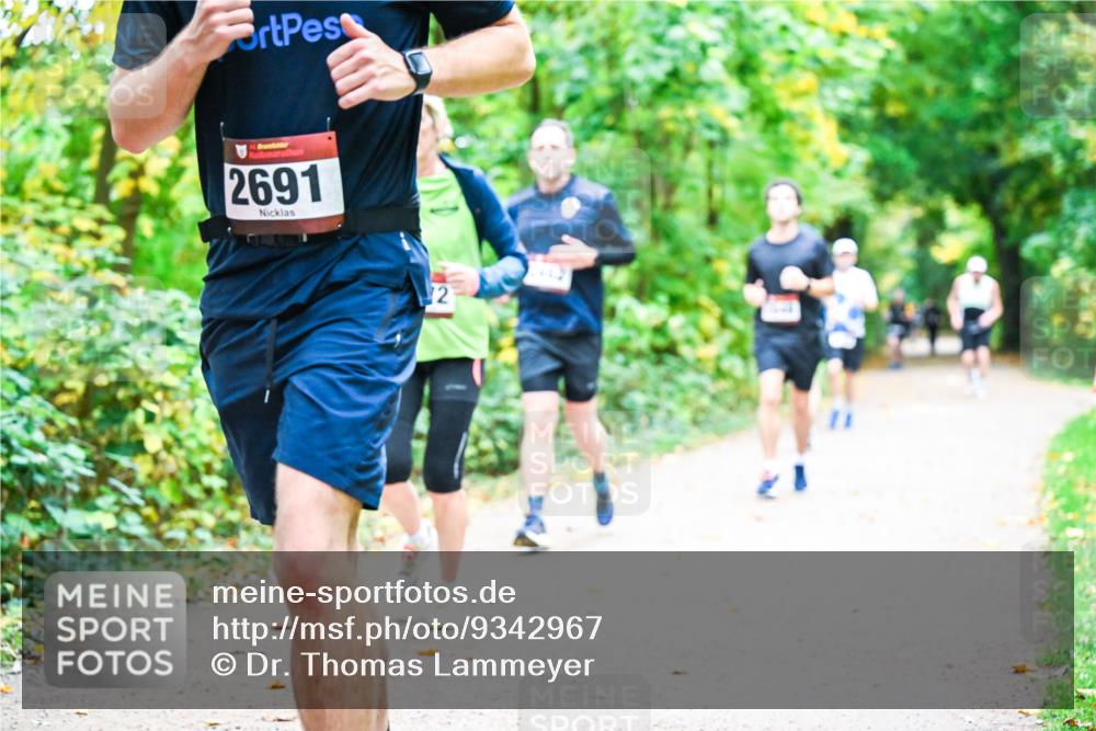 12.10.2025 - Bramfelder Halbmarathon 2025 Dr. Thomas Lammeyer http://msf.ph/oto/9342967 12.10.2025 09:56:44 Laufen 2691, 2 meine-sportfotos.de
