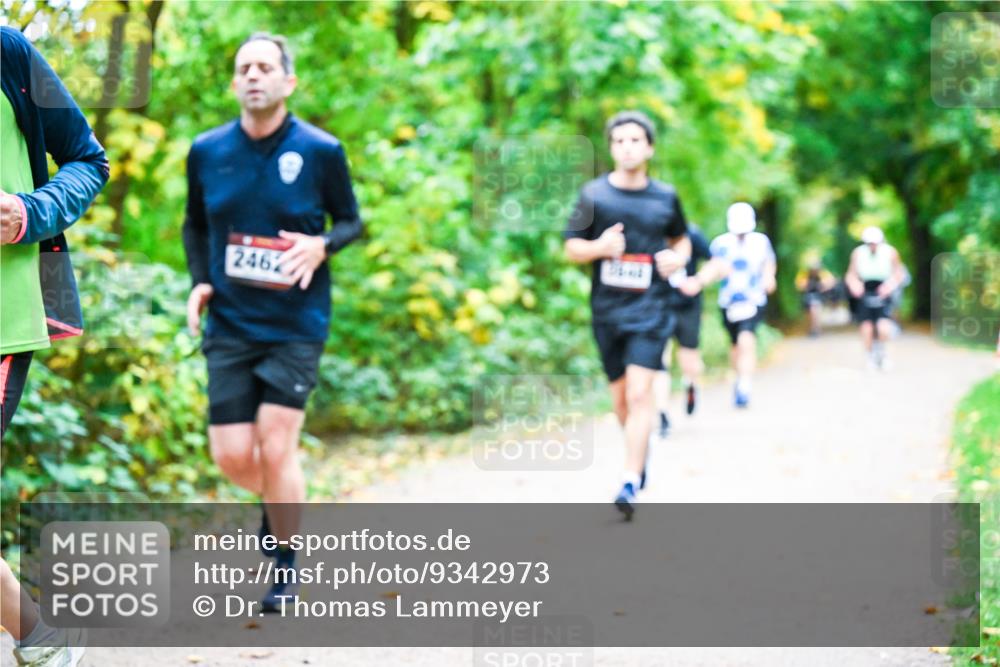 12.10.2025 - Bramfelder Halbmarathon 2025 Dr. Thomas Lammeyer http://msf.ph/oto/9342973 12.10.2025 09:56:45 Laufen 2462 meine-sportfotos.de