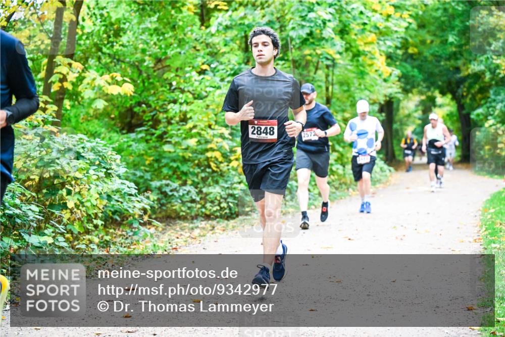 12.10.2025 - Bramfelder Halbmarathon 2025 Dr. Thomas Lammeyer http://msf.ph/oto/9342977 12.10.2025 09:56:46 Laufen 2848, 2572 meine-sportfotos.de