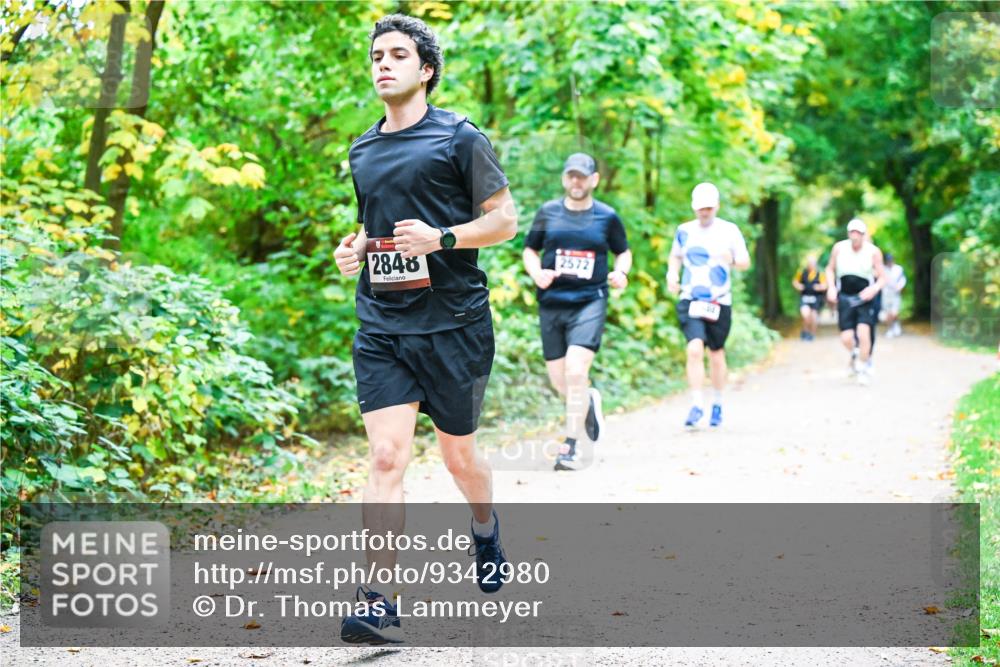 12.10.2025 - Bramfelder Halbmarathon 2025 Dr. Thomas Lammeyer http://msf.ph/oto/9342980 12.10.2025 09:56:46 Laufen 2848, 2572 meine-sportfotos.de