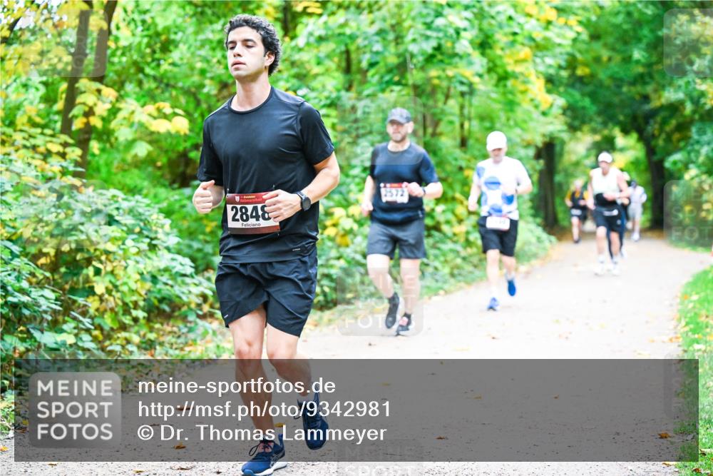 12.10.2025 - Bramfelder Halbmarathon 2025 Dr. Thomas Lammeyer http://msf.ph/oto/9342981 12.10.2025 09:56:47 Laufen 284 meine-sportfotos.de