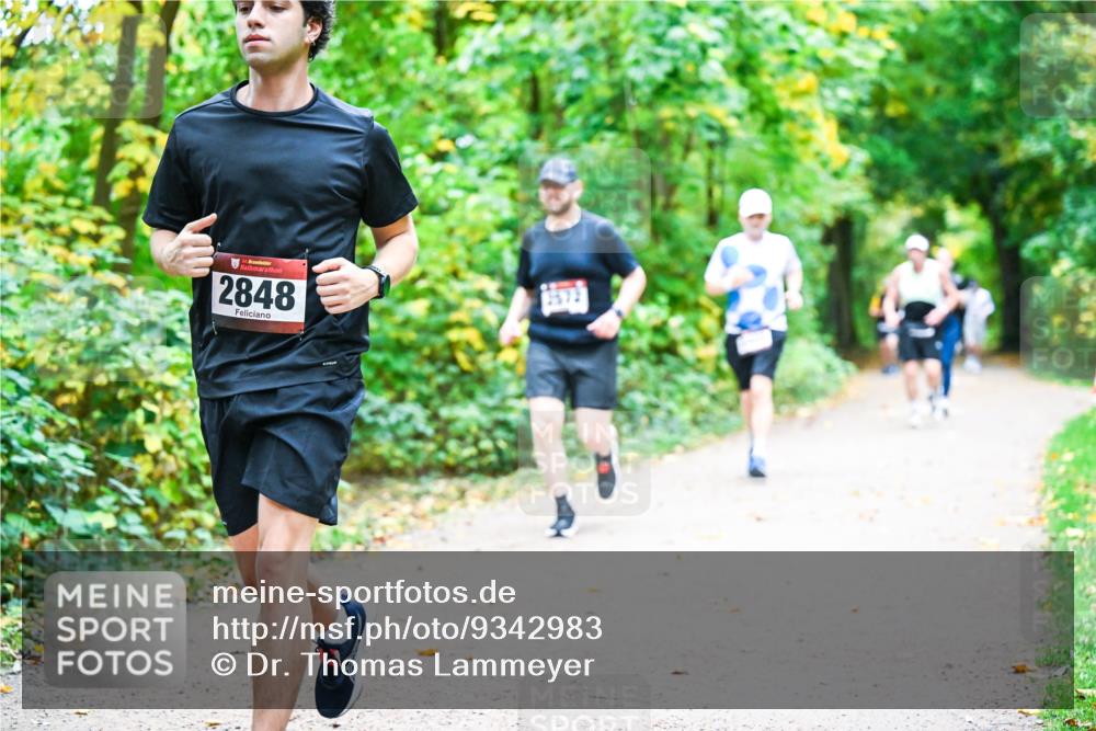 12.10.2025 - Bramfelder Halbmarathon 2025 Dr. Thomas Lammeyer http://msf.ph/oto/9342983 12.10.2025 09:56:47 Laufen 2848 meine-sportfotos.de