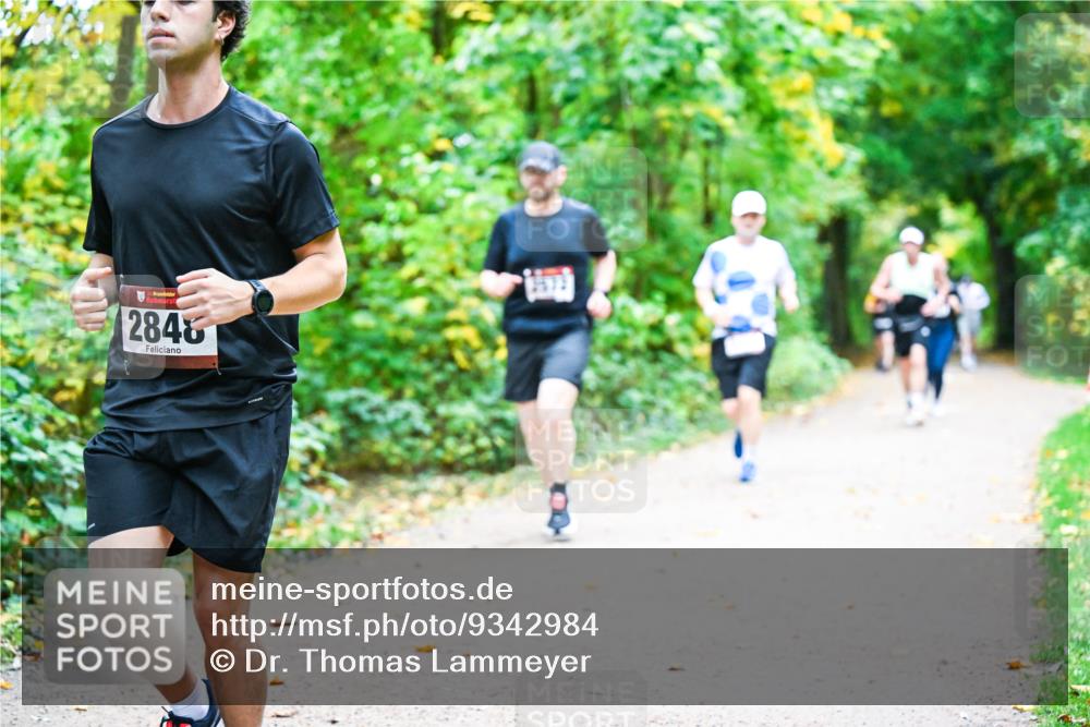 12.10.2025 - Bramfelder Halbmarathon 2025 Dr. Thomas Lammeyer http://msf.ph/oto/9342984 12.10.2025 09:56:47 Laufen 34, 2846 meine-sportfotos.de