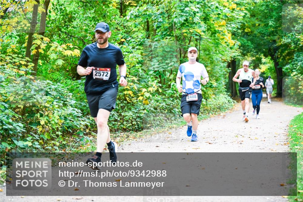 12.10.2025 - Bramfelder Halbmarathon 2025 Dr. Thomas Lammeyer http://msf.ph/oto/9342988 12.10.2025 09:56:48 Laufen 2572, 2488, 2811 meine-sportfotos.de
