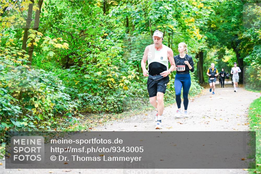 12.10.2025 - Bramfelder Halbmarathon 2025 Dr. Thomas Lammeyer http://msf.ph/oto/9343005 12.10.2025 09:56:51 Laufen 2811 meine-sportfotos.de