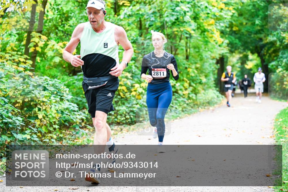 12.10.2025 - Bramfelder Halbmarathon 2025 Dr. Thomas Lammeyer http://msf.ph/oto/9343014 12.10.2025 09:56:52 Laufen 2811 meine-sportfotos.de