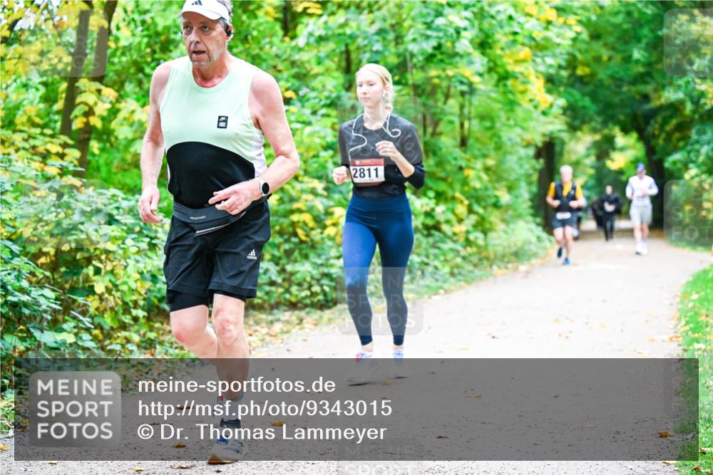 12.10.2025 - Bramfelder Halbmarathon 2025 Dr. Thomas Lammeyer http://msf.ph/oto/9343015 12.10.2025 09:56:52 Laufen 2811 meine-sportfotos.de