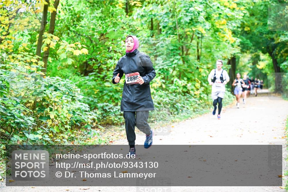 12.10.2025 - Bramfelder Halbmarathon 2025 Dr. Thomas Lammeyer http://msf.ph/oto/9343130 12.10.2025 09:57:22 Laufen 2899 meine-sportfotos.de