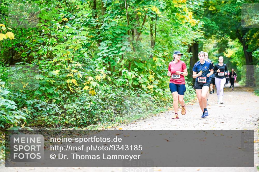 12.10.2025 - Bramfelder Halbmarathon 2025 Dr. Thomas Lammeyer http://msf.ph/oto/9343185 12.10.2025 09:57:35 Laufen 2600, 2601, 2815 meine-sportfotos.de