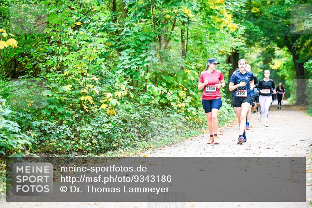 12.10.2025 - Bramfelder Halbmarathon 2025 Dr. Thomas Lammeyer http://msf.ph/oto/9343186 12.10.2025 09:57:35 Laufen 2600, 2601, 2815 meine-sportfotos.de