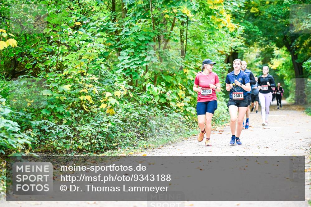 12.10.2025 - Bramfelder Halbmarathon 2025 Dr. Thomas Lammeyer http://msf.ph/oto/9343188 12.10.2025 09:57:35 Laufen 2600, 2601, 2815 meine-sportfotos.de