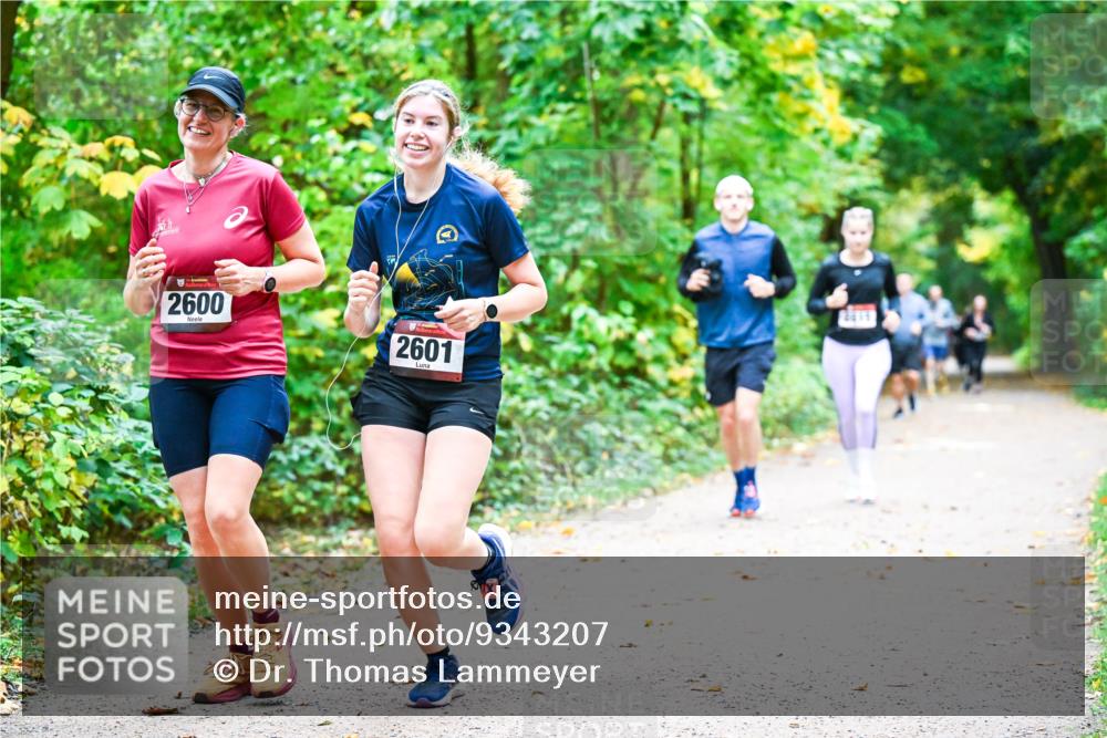 12.10.2025 - Bramfelder Halbmarathon 2025 Dr. Thomas Lammeyer http://msf.ph/oto/9343207 12.10.2025 09:57:39 Laufen 2600, 2601, 2816 meine-sportfotos.de