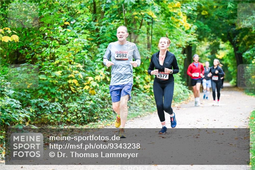 12.10.2025 - Bramfelder Halbmarathon 2025 Dr. Thomas Lammeyer http://msf.ph/oto/9343238 12.10.2025 09:57:51 Laufen 2592, 2577 meine-sportfotos.de
