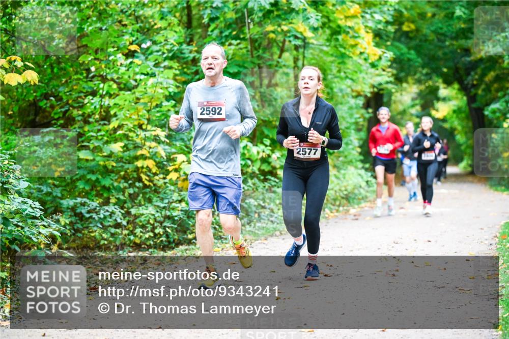 12.10.2025 - Bramfelder Halbmarathon 2025 Dr. Thomas Lammeyer http://msf.ph/oto/9343241 12.10.2025 09:57:52 Laufen 2592, 2577 meine-sportfotos.de