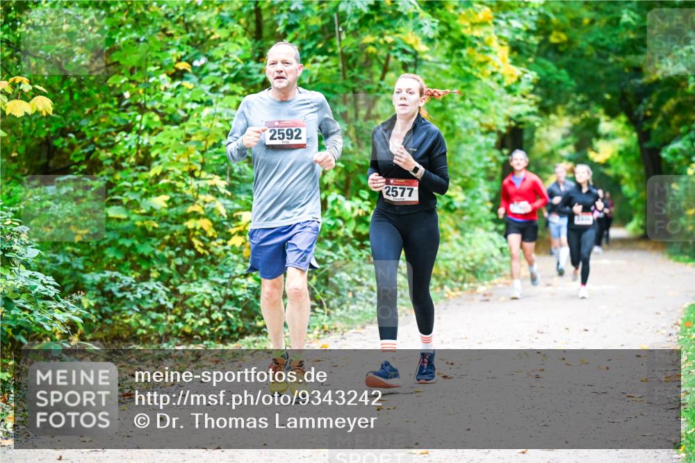 12.10.2025 - Bramfelder Halbmarathon 2025 Dr. Thomas Lammeyer http://msf.ph/oto/9343242 12.10.2025 09:57:52 Laufen 2592, 2577 meine-sportfotos.de