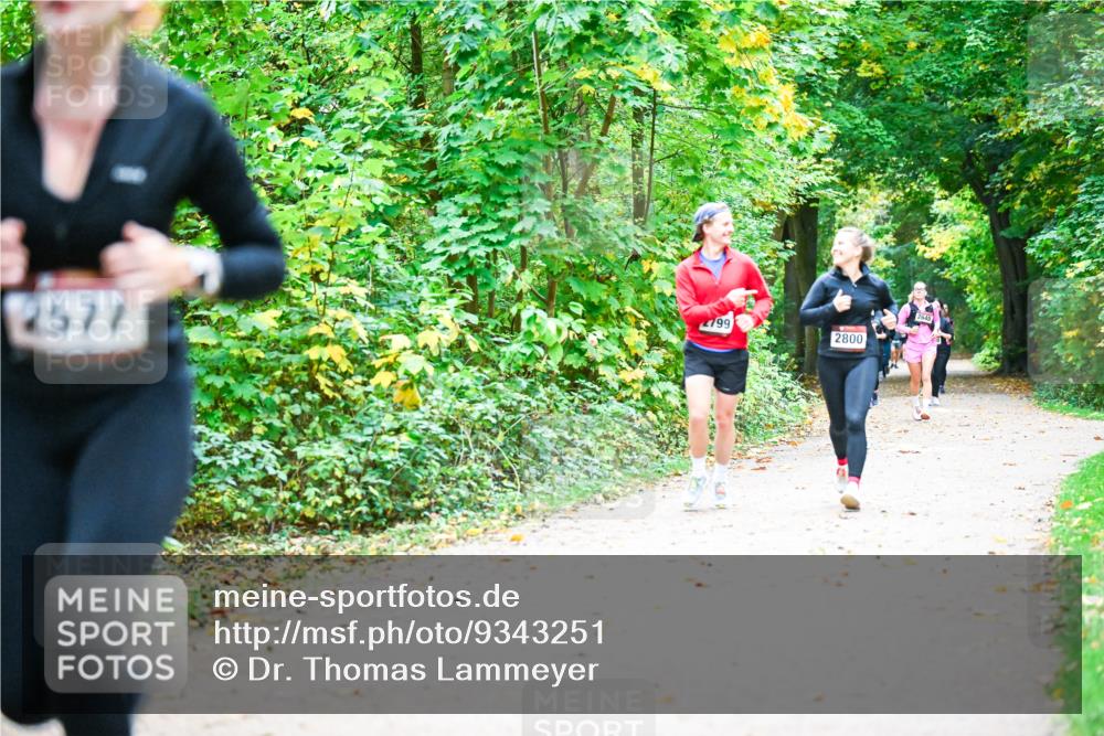 12.10.2025 - Bramfelder Halbmarathon 2025 Dr. Thomas Lammeyer http://msf.ph/oto/9343251 12.10.2025 09:57:54 Laufen 2577, 799, 2800, 2645 meine-sportfotos.de