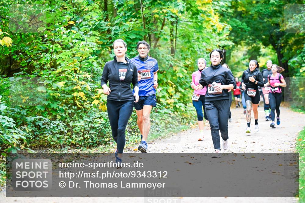 12.10.2025 - Bramfelder Halbmarathon 2025 Dr. Thomas Lammeyer http://msf.ph/oto/9343312 12.10.2025 09:58:05 Laufen 94, 2501, 2648, 8, 26, 2555 meine-sportfotos.de