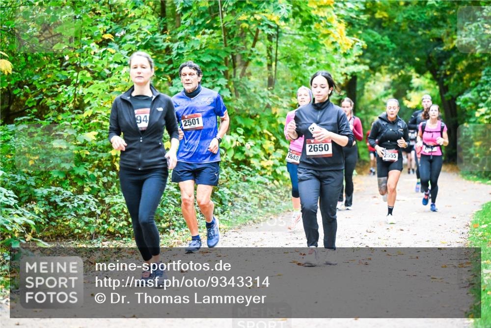12.10.2025 - Bramfelder Halbmarathon 2025 Dr. Thomas Lammeyer http://msf.ph/oto/9343314 12.10.2025 09:58:05 Laufen 94, 2501, 2648, 2650, 2555 meine-sportfotos.de