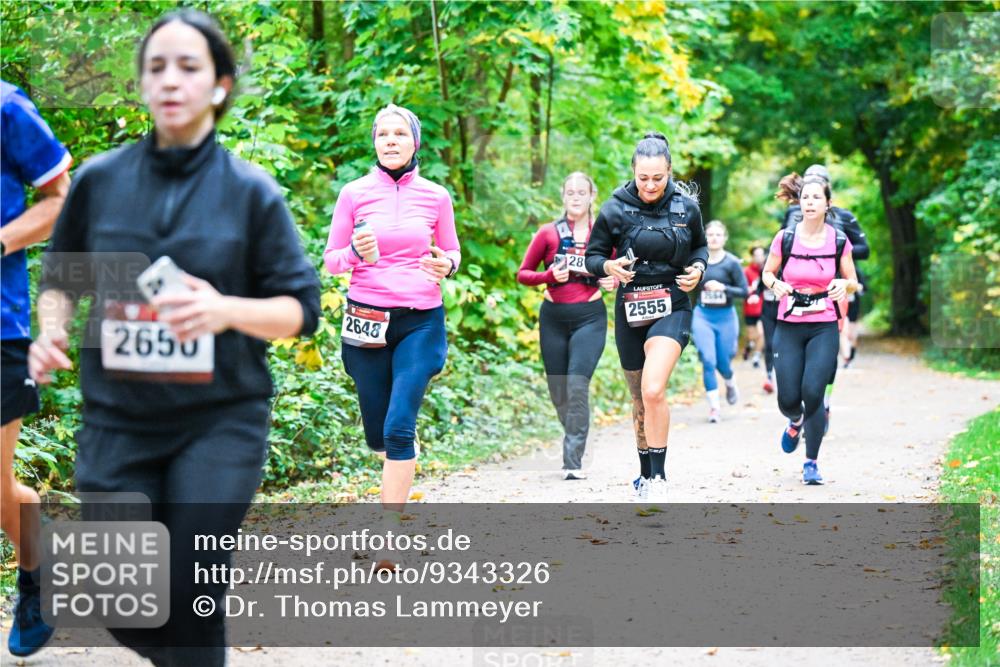 12.10.2025 - Bramfelder Halbmarathon 2025 Dr. Thomas Lammeyer http://msf.ph/oto/9343326 12.10.2025 09:58:07 Laufen 2648, 2650, 28, 2555 meine-sportfotos.de