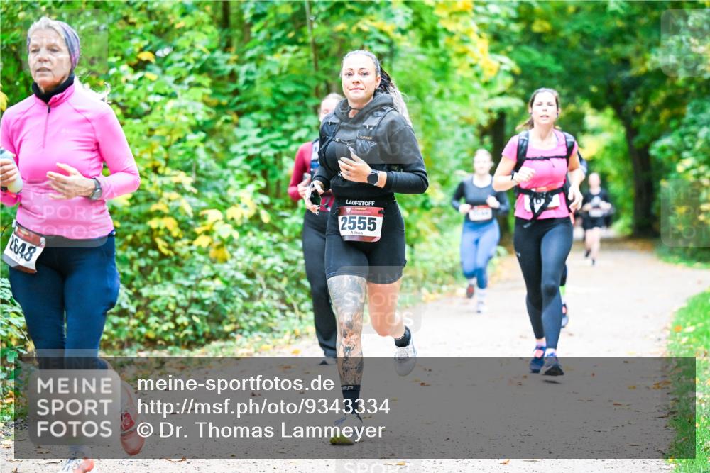 12.10.2025 - Bramfelder Halbmarathon 2025 Dr. Thomas Lammeyer http://msf.ph/oto/9343334 12.10.2025 09:58:09 Laufen 648, 2555 meine-sportfotos.de